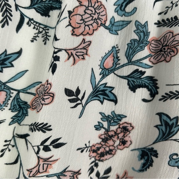 Charlotte Russe Shorts, White w/Pink &Bkye Floral Pattern, size Medium - Picture 4 of 11